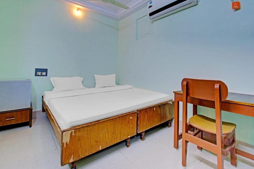 Hotel Decent residency Kākināda Exterior foto